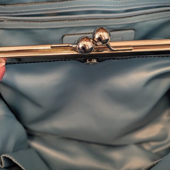 Coach F13533 Signature Kiss Lock Center Satchel - Picture 14 of 15